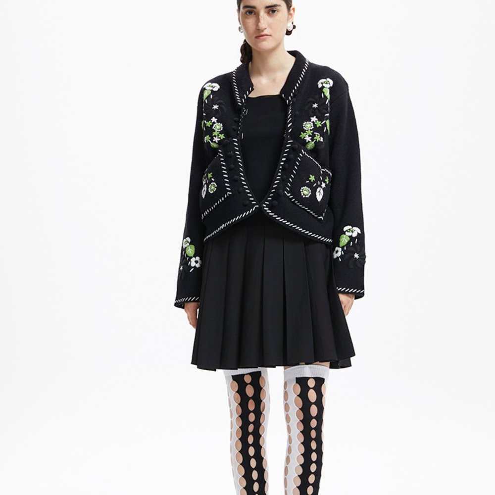 Hand embroidered decorative cotton pocket vertical Lapel knitted cardigan